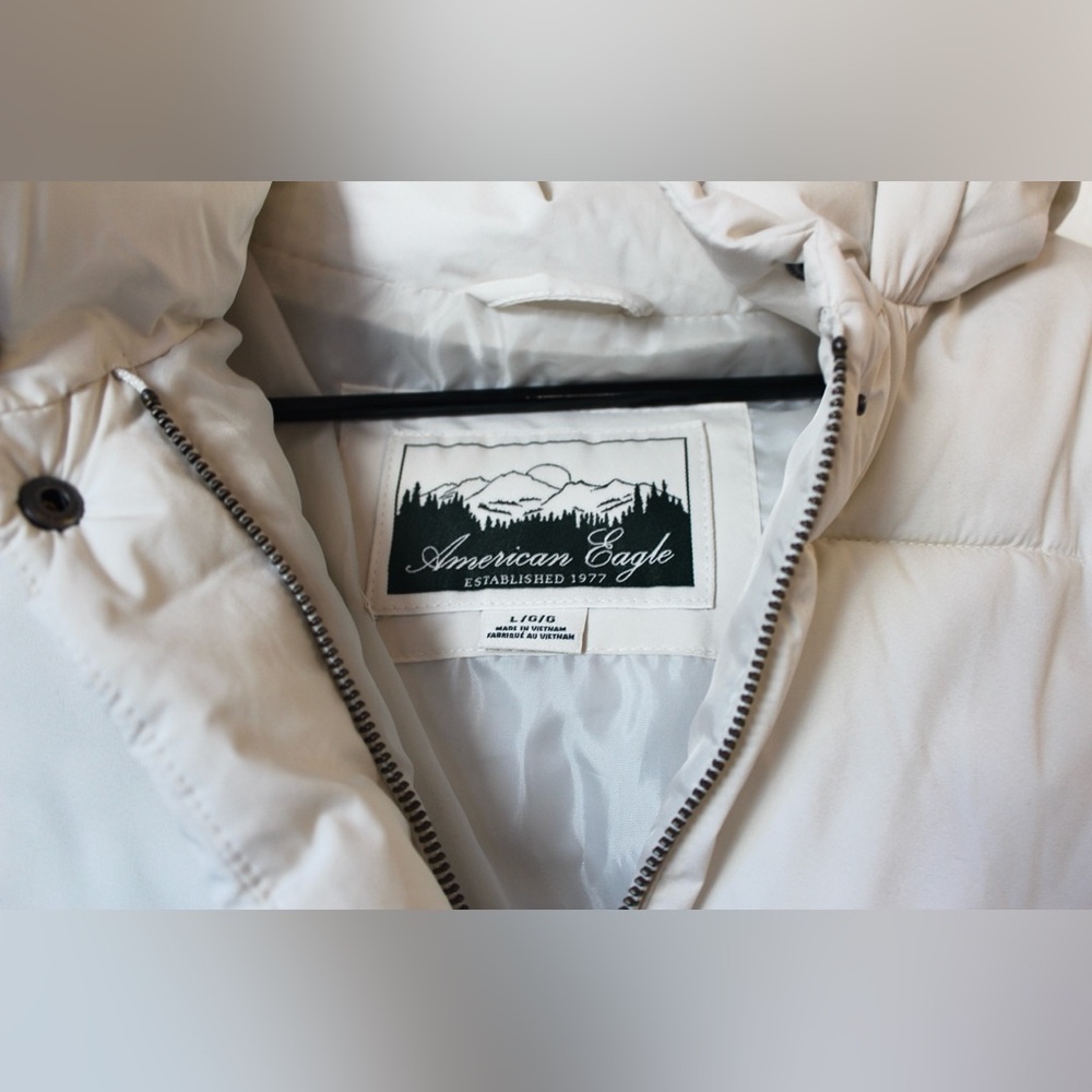American Eagle Outfitters Cream Puffer Vest